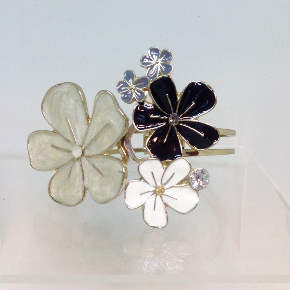 Beautiful Enameled Floral Cuff Bracelet Silvertone - Picture 6 of 6